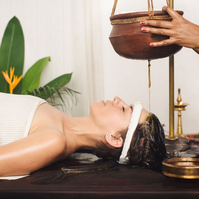 Agiouverdic-Massage-with-oil-&-herbals